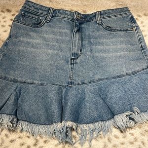 Women’s 13 Arizona Jean Co Denim skirt w/ fringe